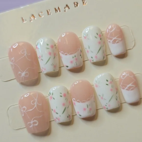 NIB Lacemade Rare Press On Nails XS French Tip/White Floral - Picture 3 of 7